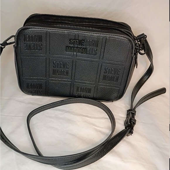 Steve Madden Embossed Black crossbody Bag - Picture 3 of 7